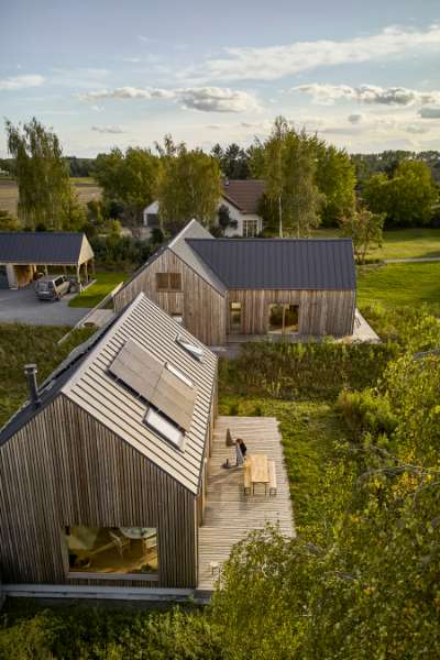 Roen sænker sig under ståltag på idyllisk naturgrund, Fischerstraße 11d, 14778 Päwesin, Tyskland